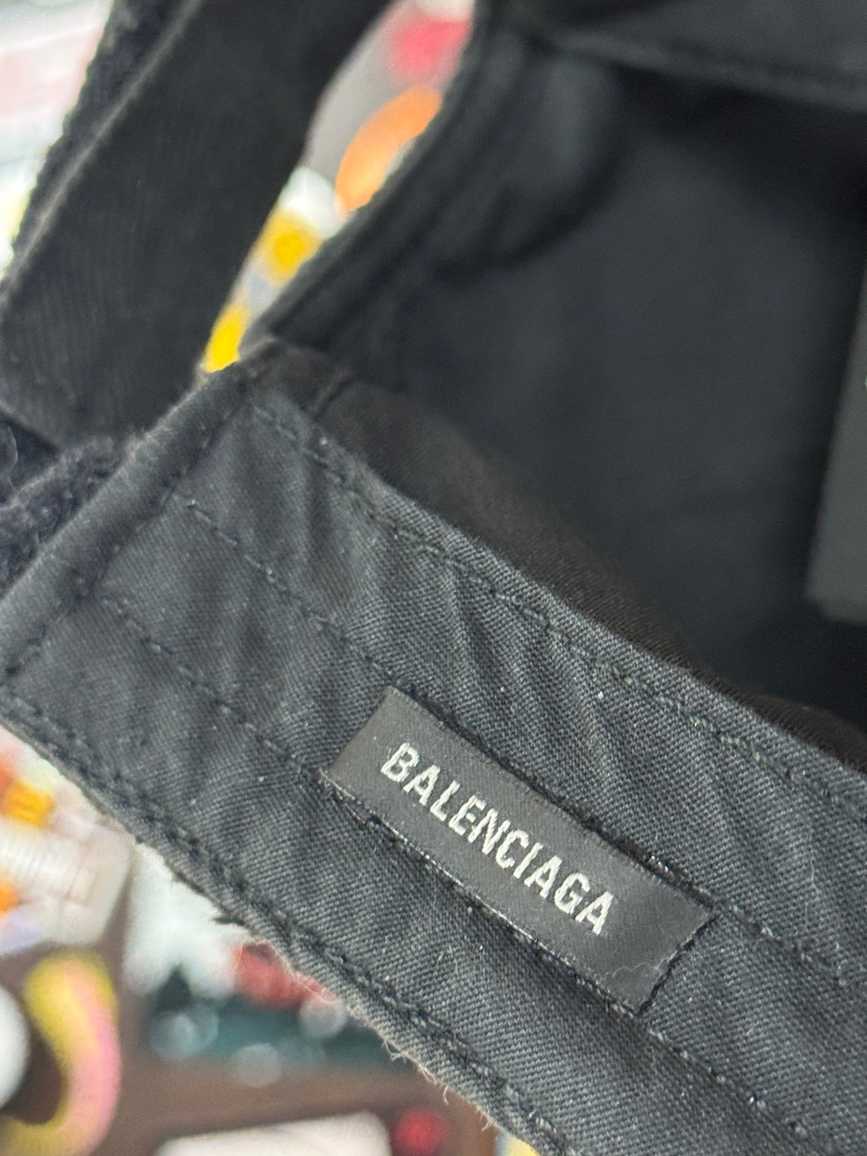 Balenciaga Balenciaga Piercing Cap M, detail view 10