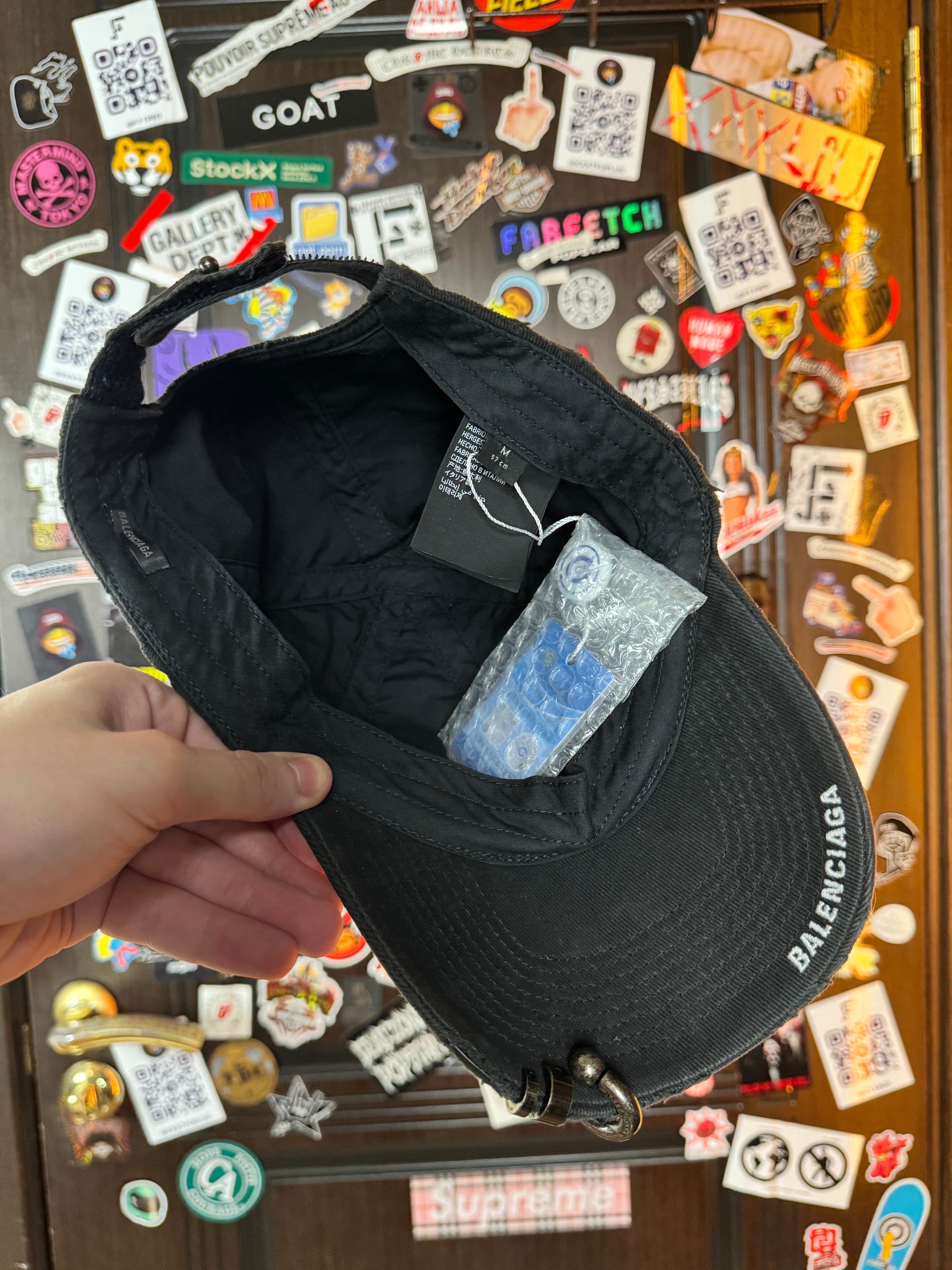 Balenciaga Balenciaga Piercing Cap M, detail view 6