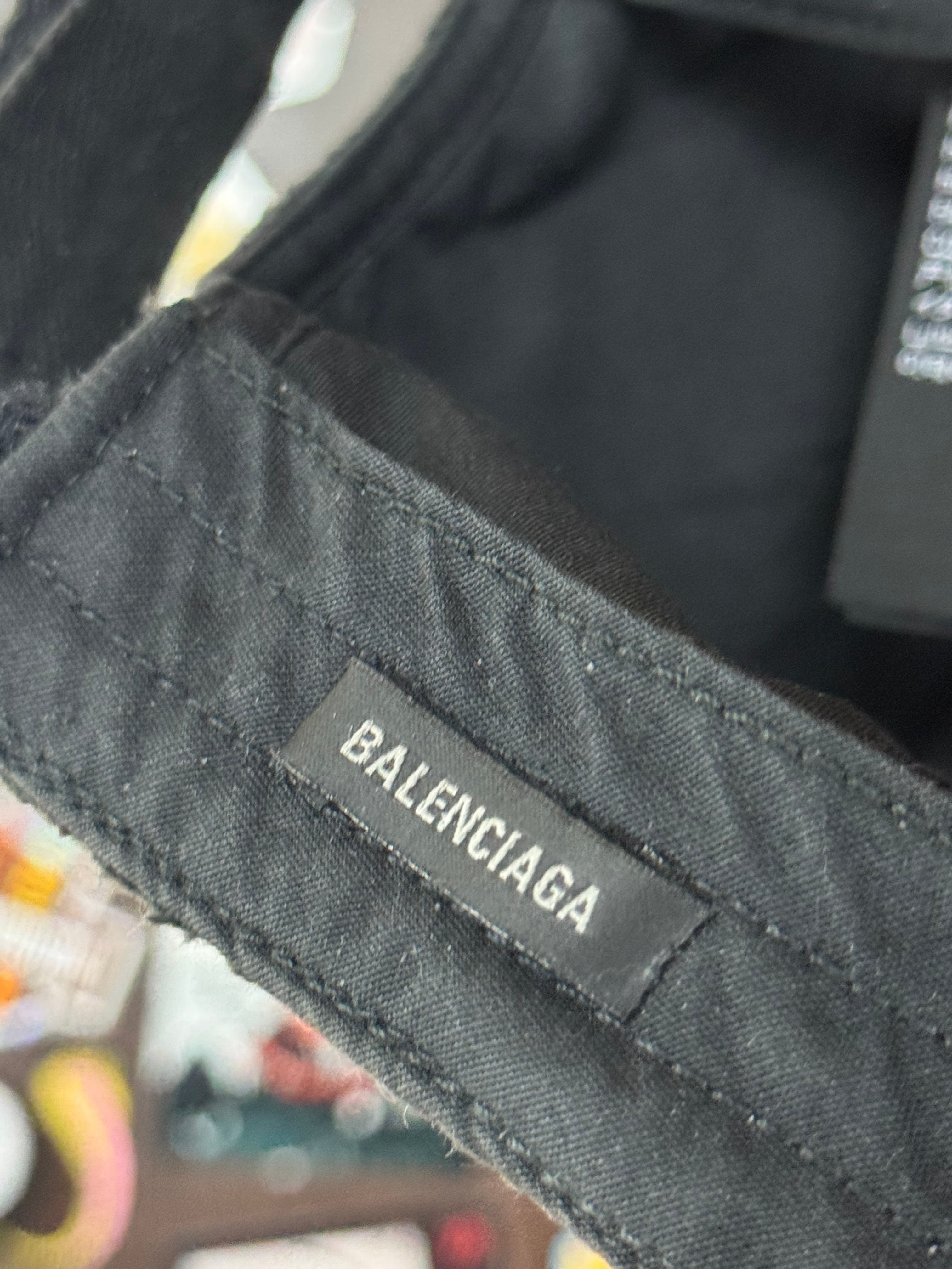 Balenciaga Balenciaga Piercing Cap M, detail view 11