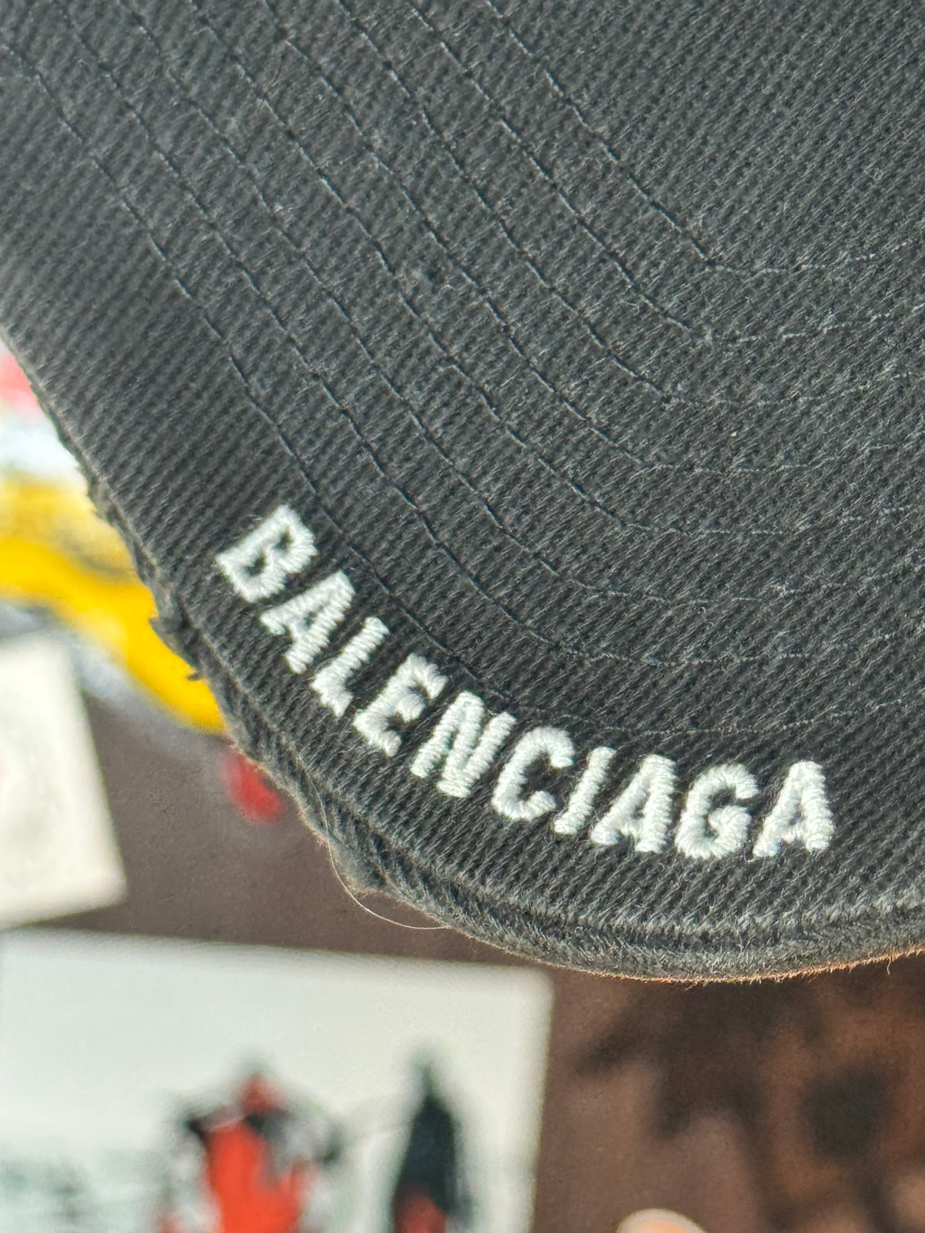 Balenciaga Balenciaga Piercing Cap M, detail view 7