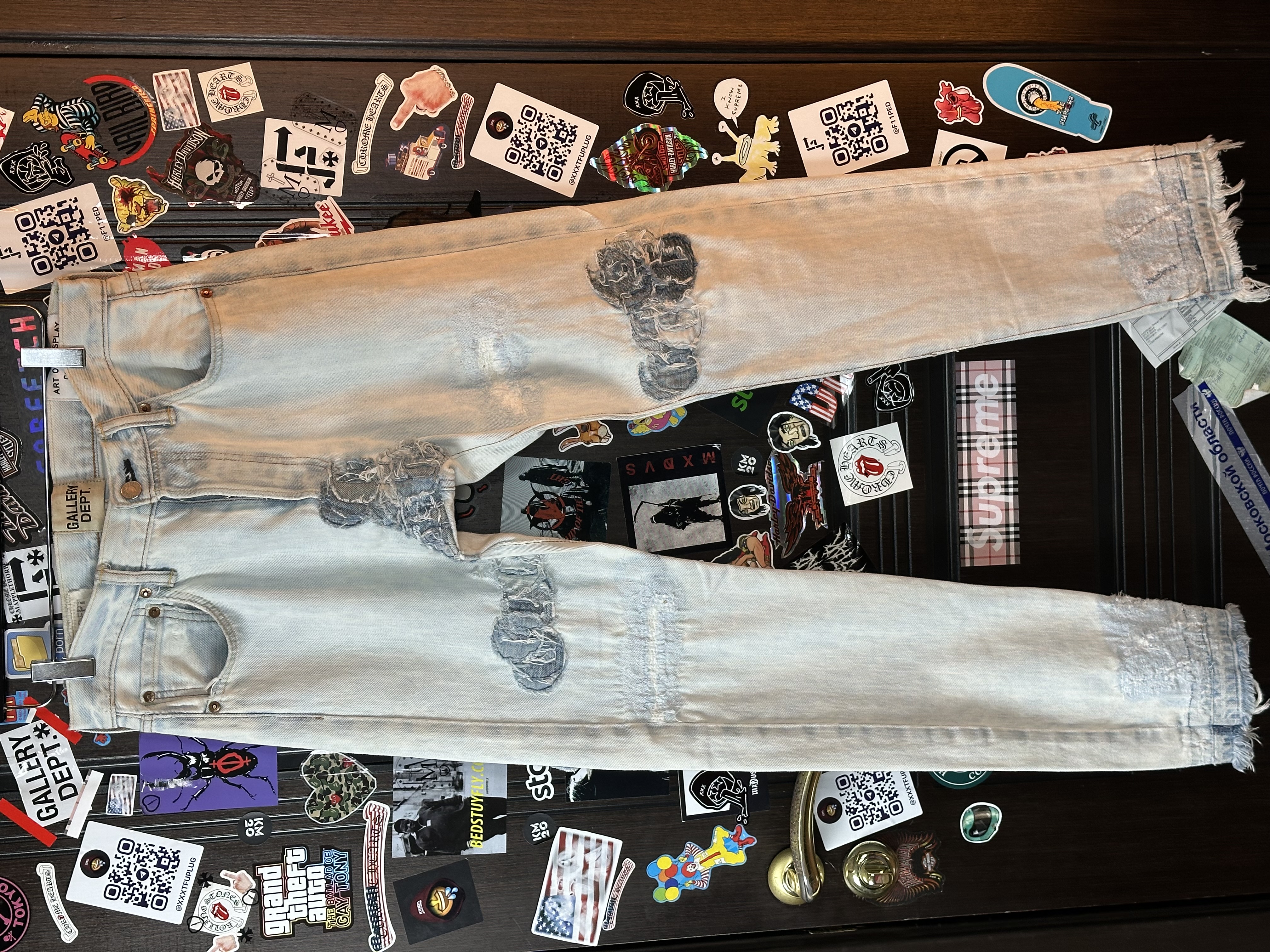 Gallery Dept. 28 XXS 5001 50+ Patches, detail view 2