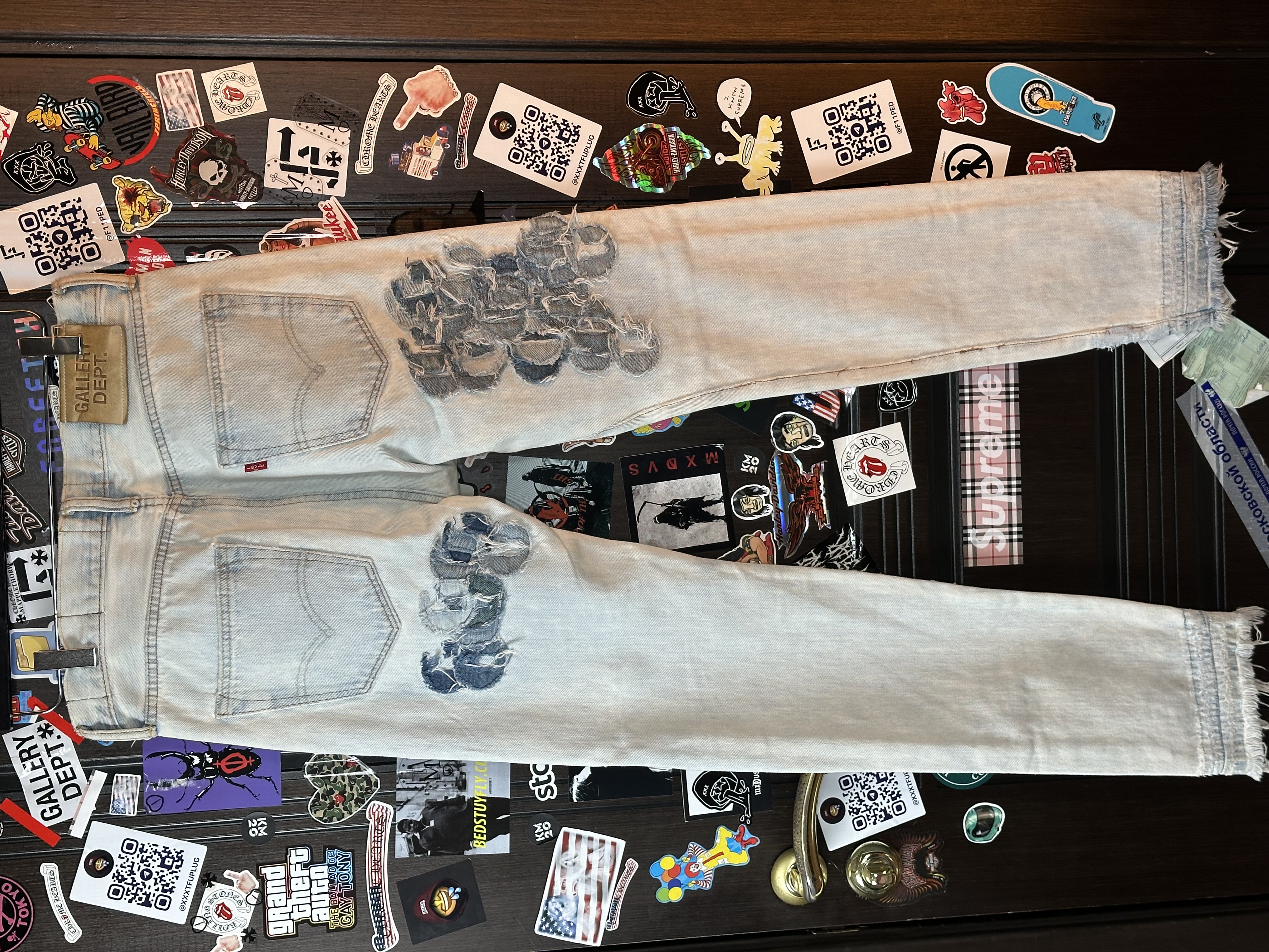 Gallery Dept. 28 XXS 5001 50+ Patches, detail view 3