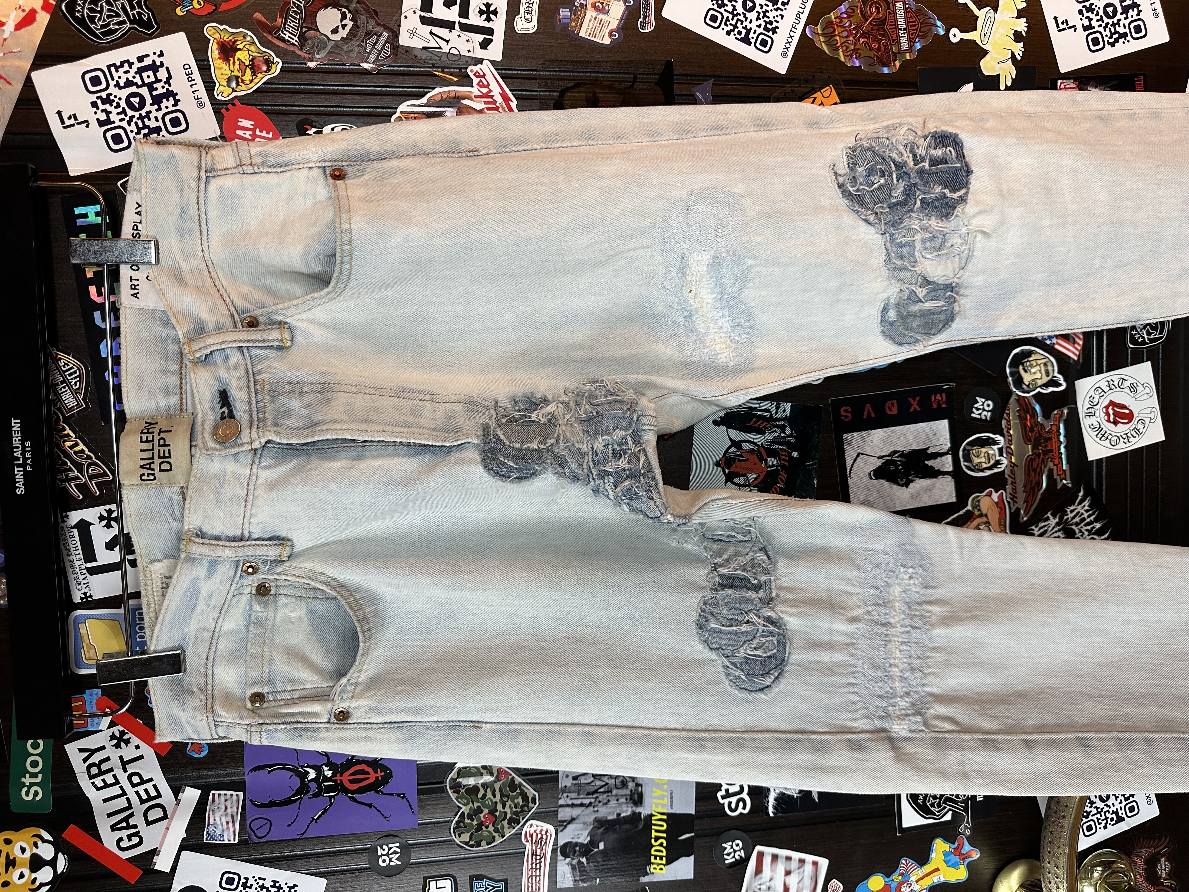 Gallery Dept. 28 XXS 5001 50+ Patches, detail view 5