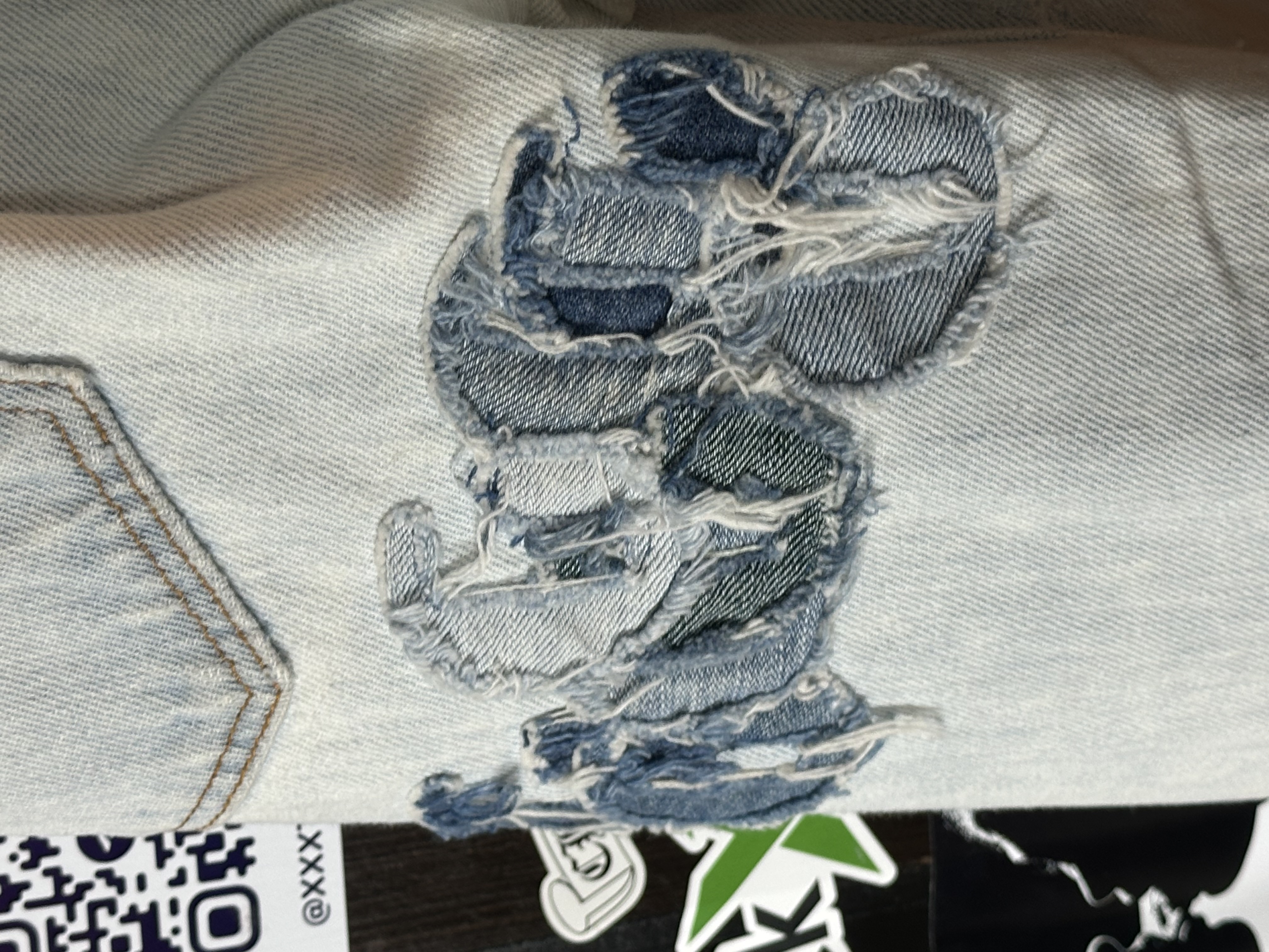 Gallery Dept. 28 XXS 5001 50+ Patches, detail view 12