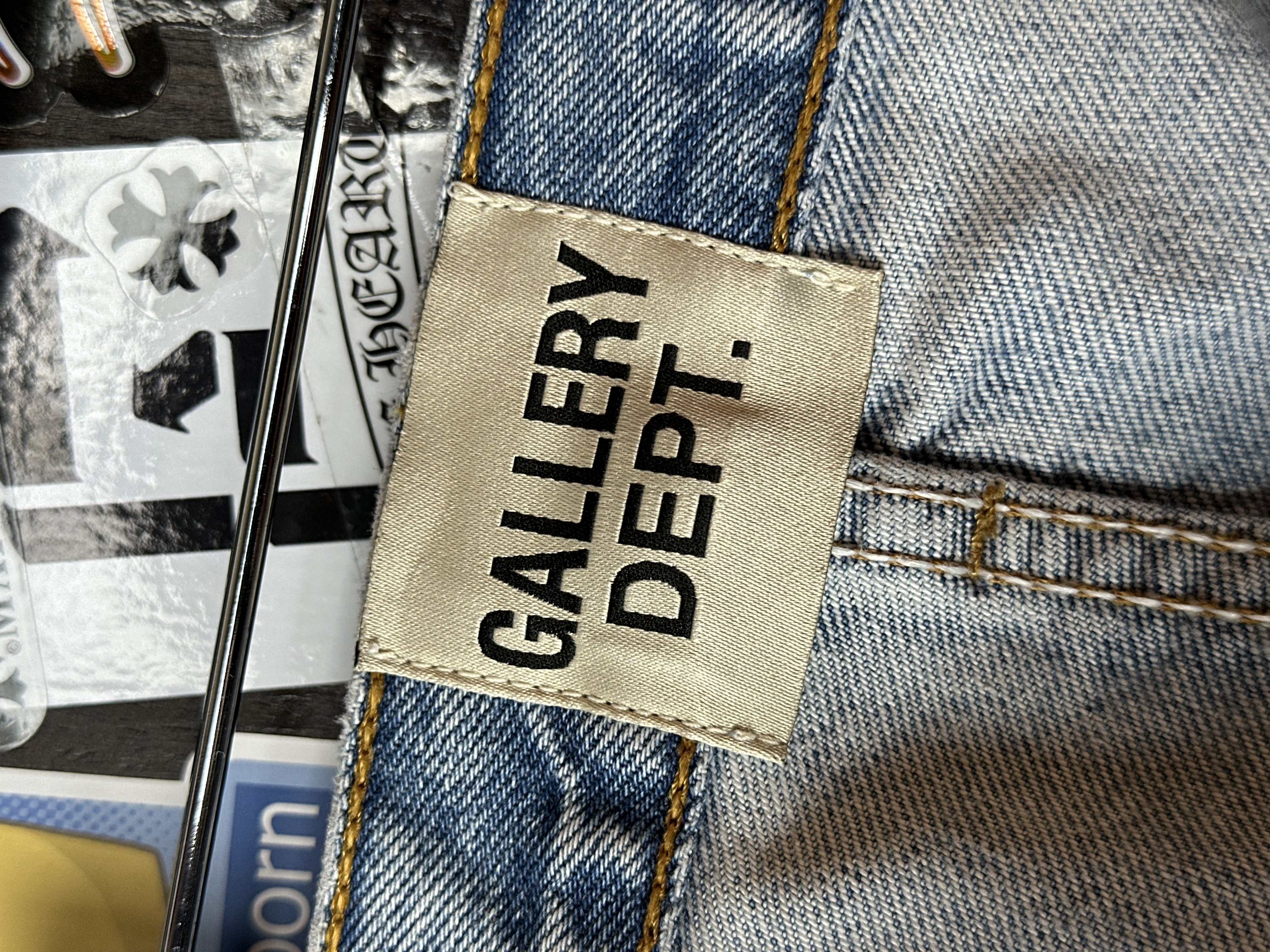 Gallery Dept. 33 La Flares 14 Patches, detail view 8