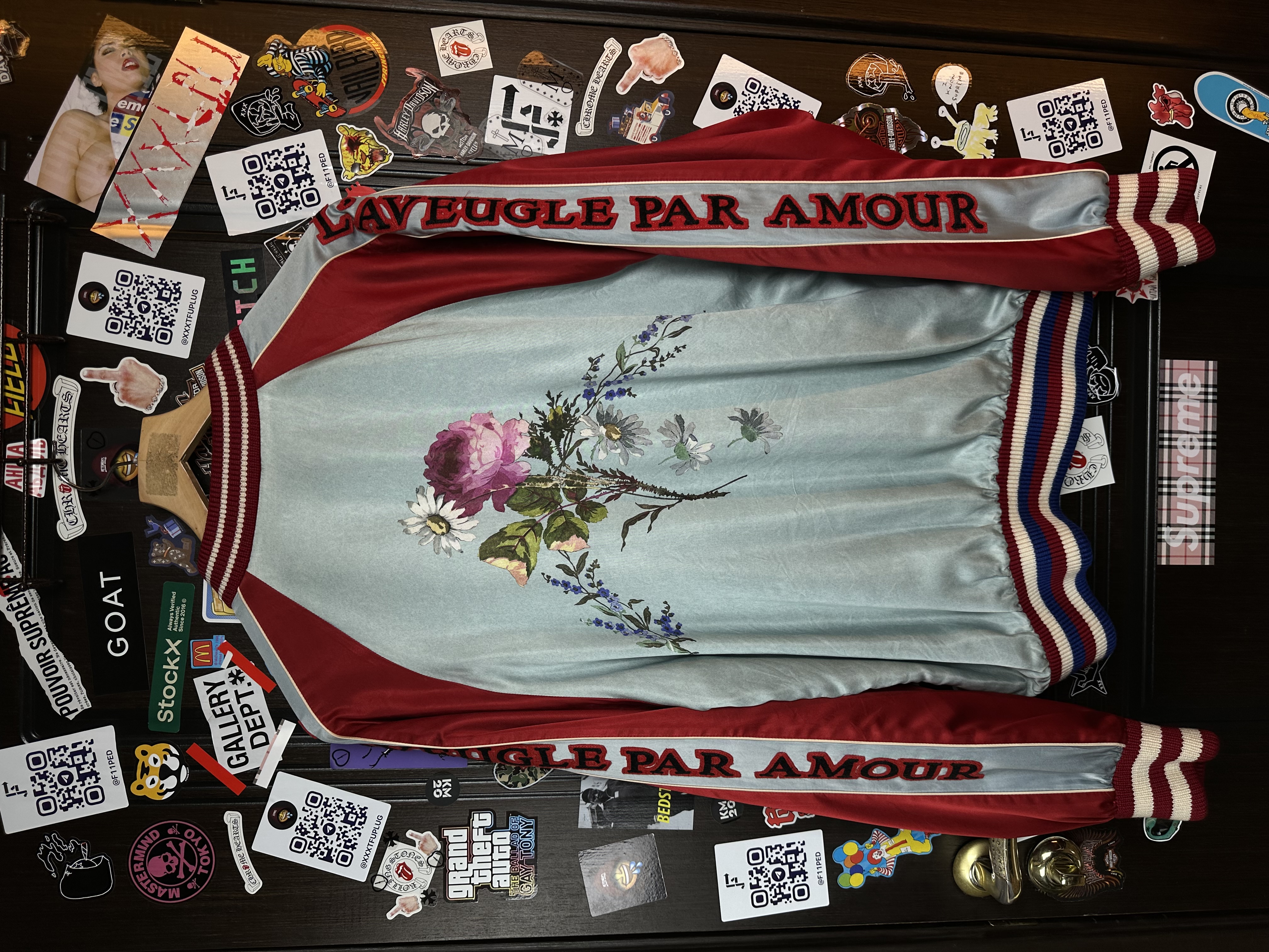 Gucci Gucci SS17 Amour illuminati Silk/Viscose XXL Bomber, detail view 7