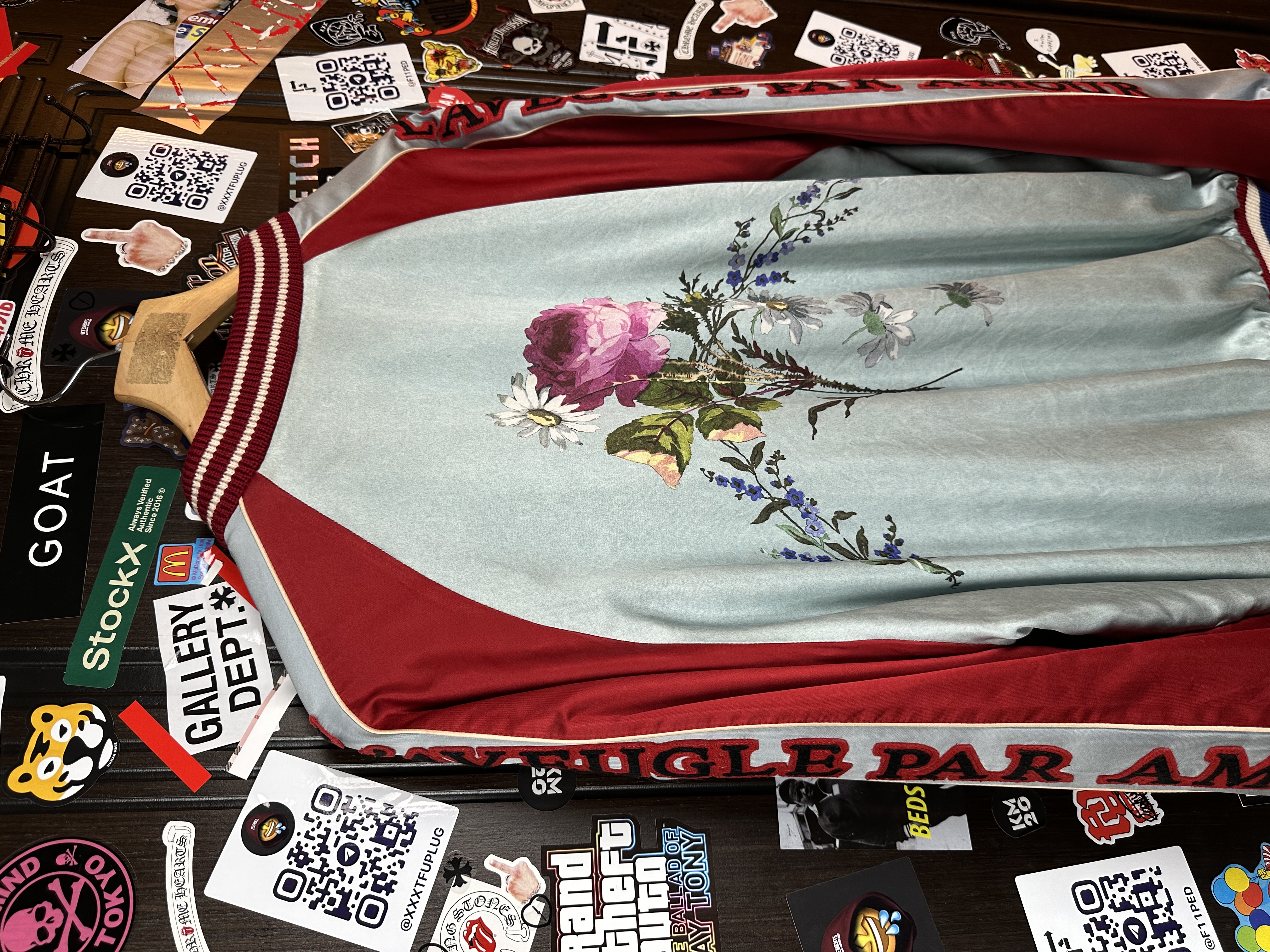 Gucci Gucci SS17 Amour illuminati Silk/Viscose XXL Bomber, detail view 8