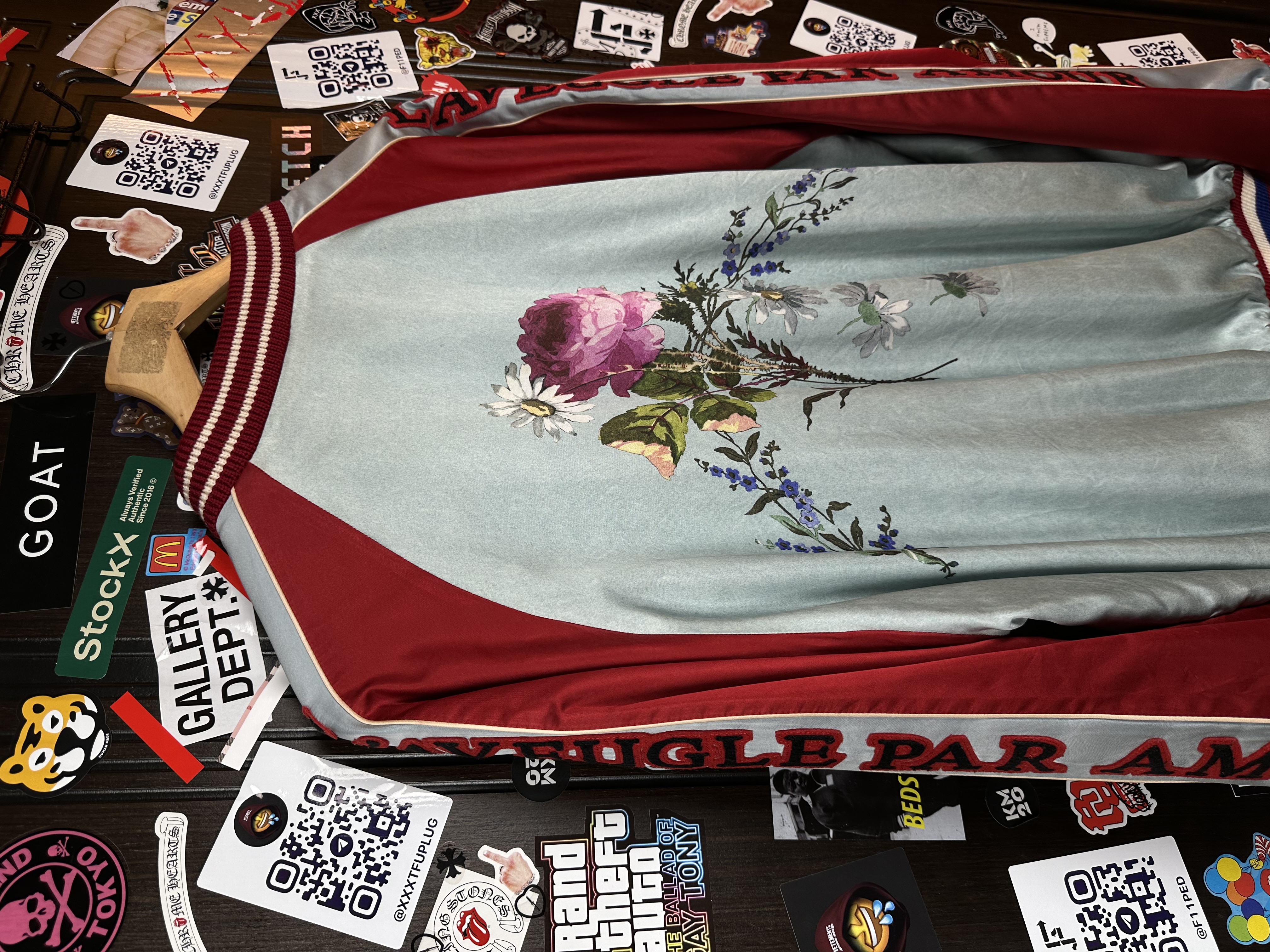 Gucci Gucci SS17 Amour illuminati Silk/Viscose XXL Bomber, detail view 9