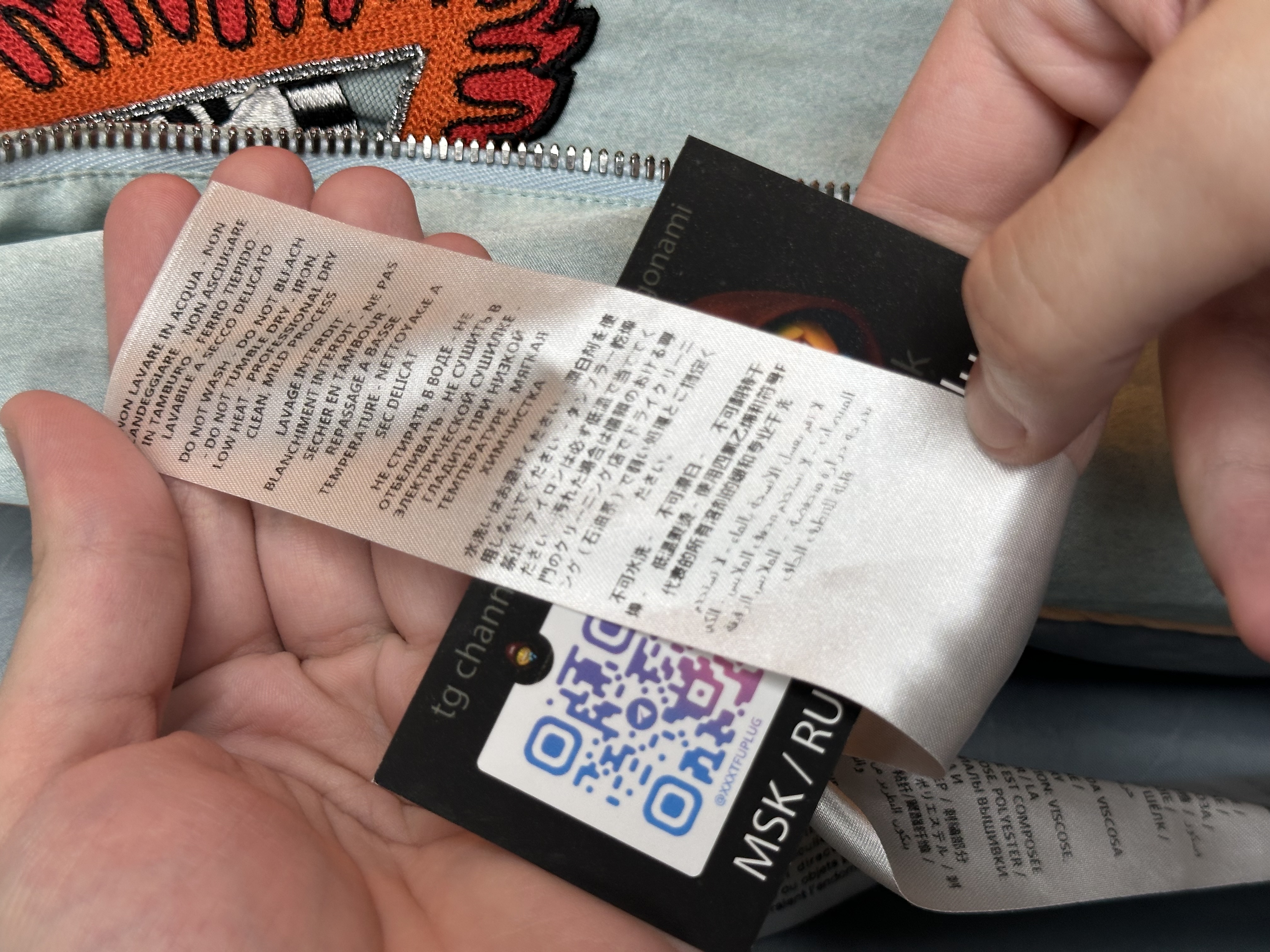 Gucci Gucci SS17 Amour illuminati Silk/Viscose XXL Bomber, detail view 28