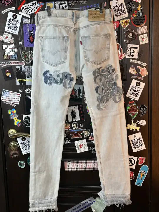 Gallery Dept. 28 XXS 5001 50+ Patches, detail view 3