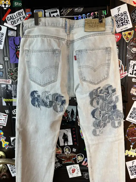 Gallery Dept. 28 XXS 5001 50+ Patches, detail view 4