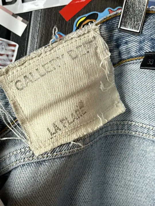 Gallery Dept. 33 La Flares 14 Patches, detail view 10