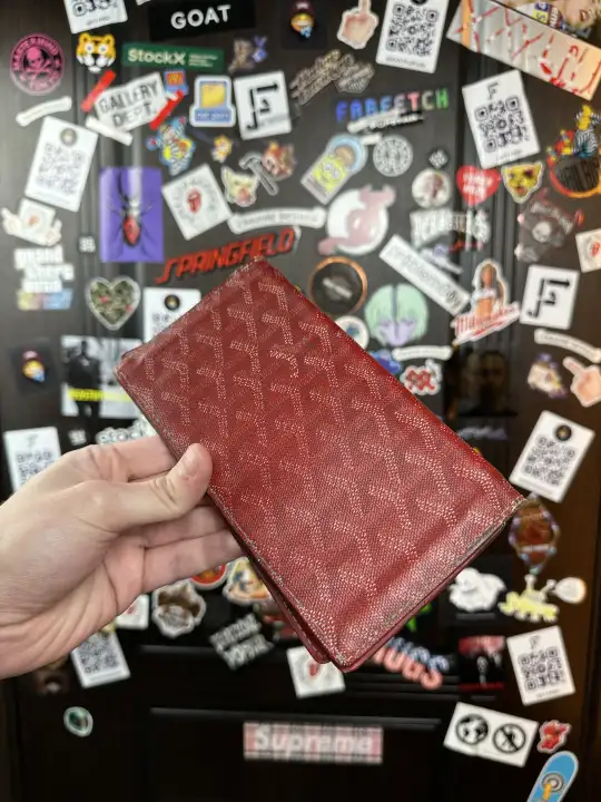 Goyard Red Wallet Goyard, detail view 2