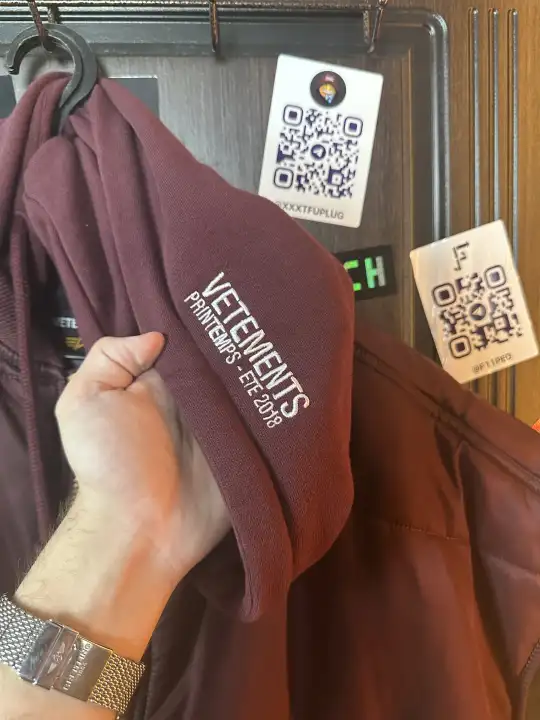 Vetements Vest burgundy, detail view 10