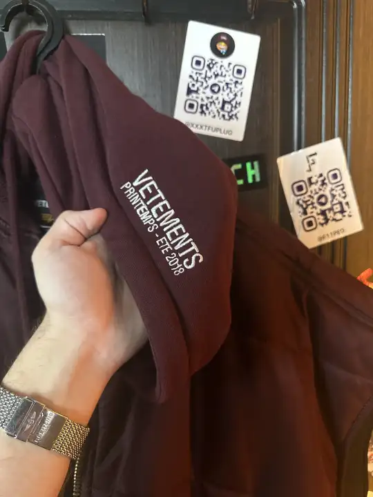 Vetements Vest burgundy, detail view 11