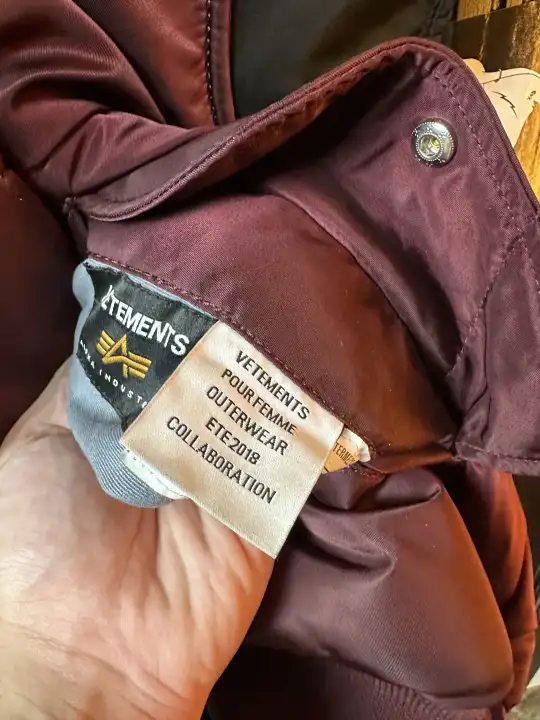 Vetements Vest burgundy, detail view 17