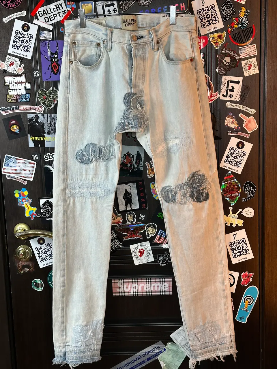 Gallery Dept. 28 XXS 5001 50+ Patches, detail view 2