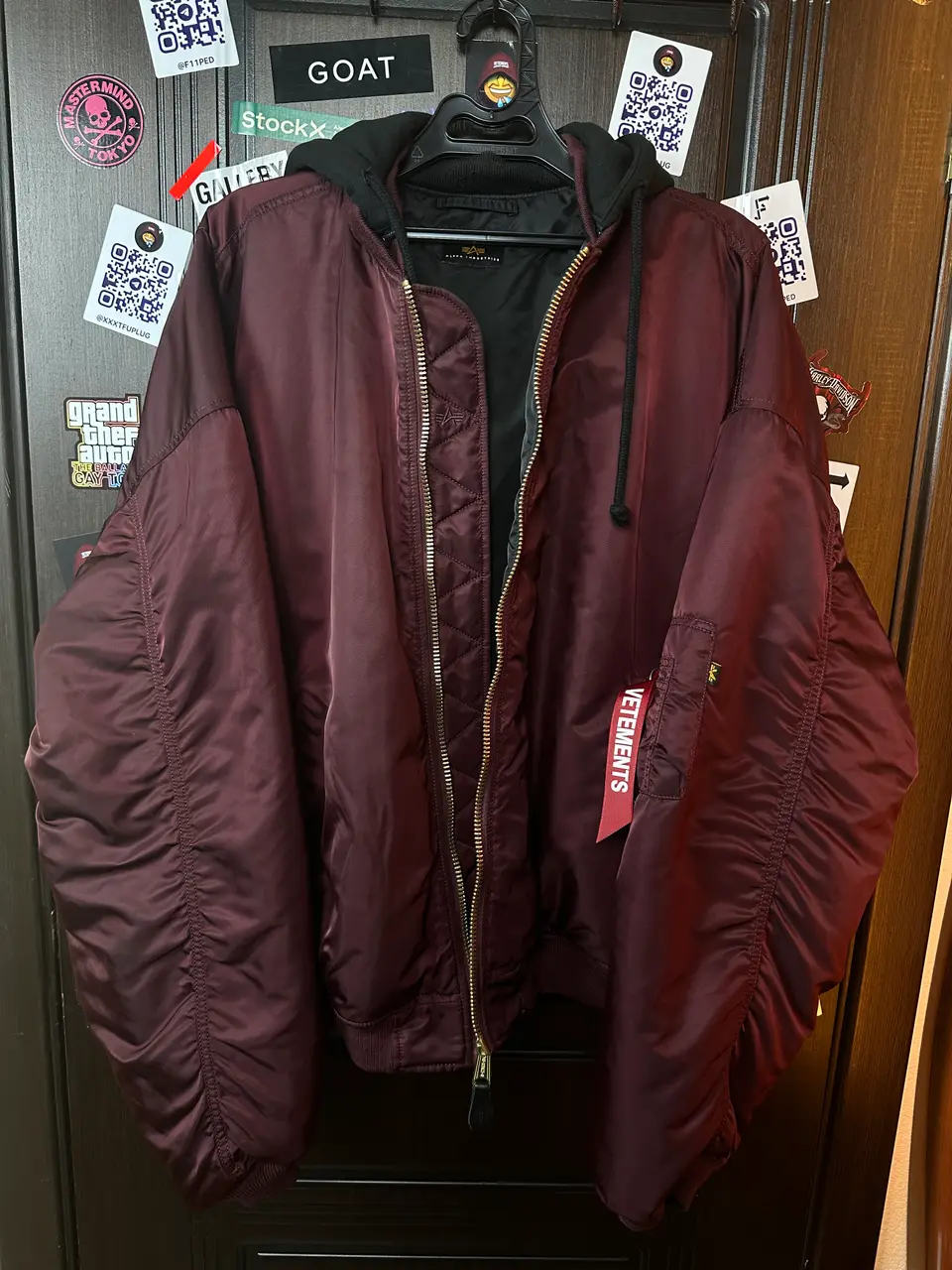 Vetements Burgundy Bomber Emoji XS, detail view 5