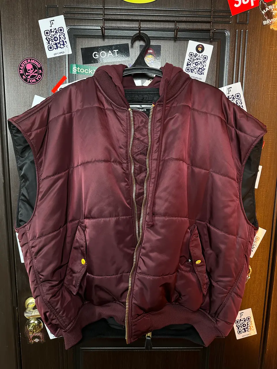 Vetements Vest burgundy, detail view 2