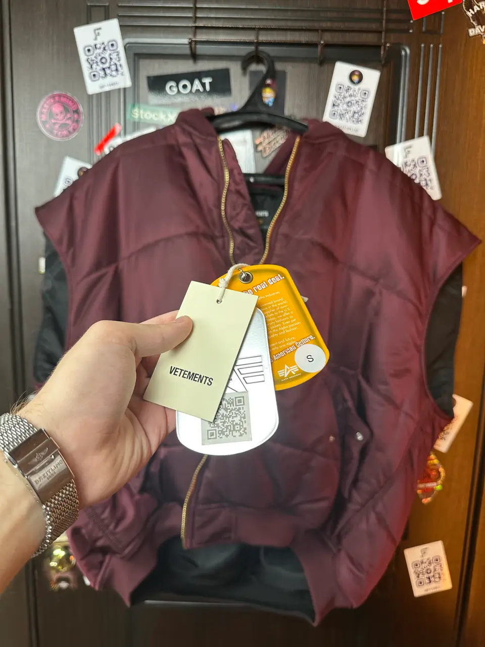 Vetements Vest burgundy, detail view 18