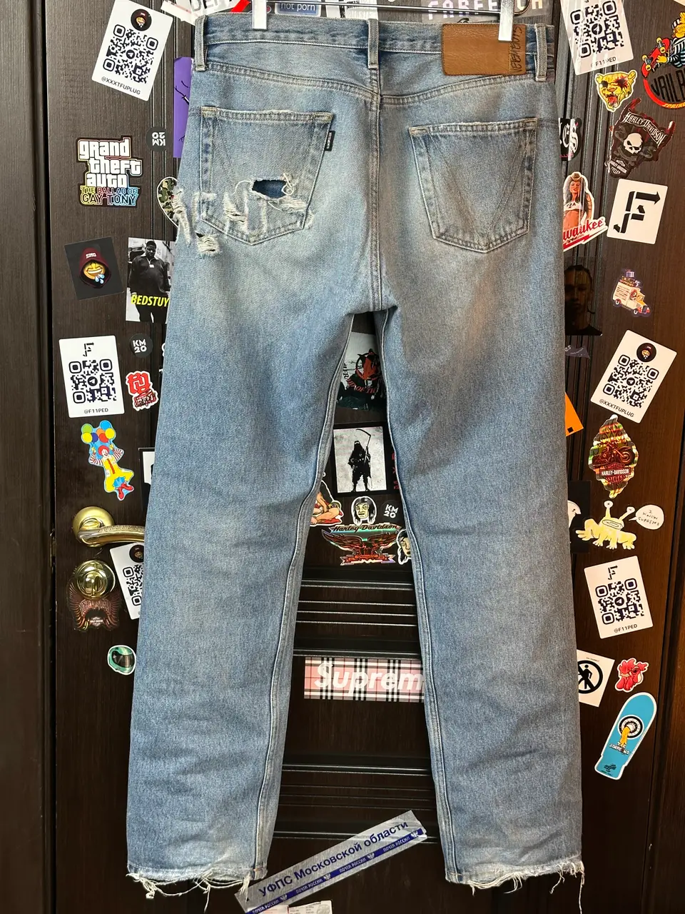 Vetements VETEMENTS FW19 Demna Anarchy Logo Distressed Blue Jeans, detail view 3