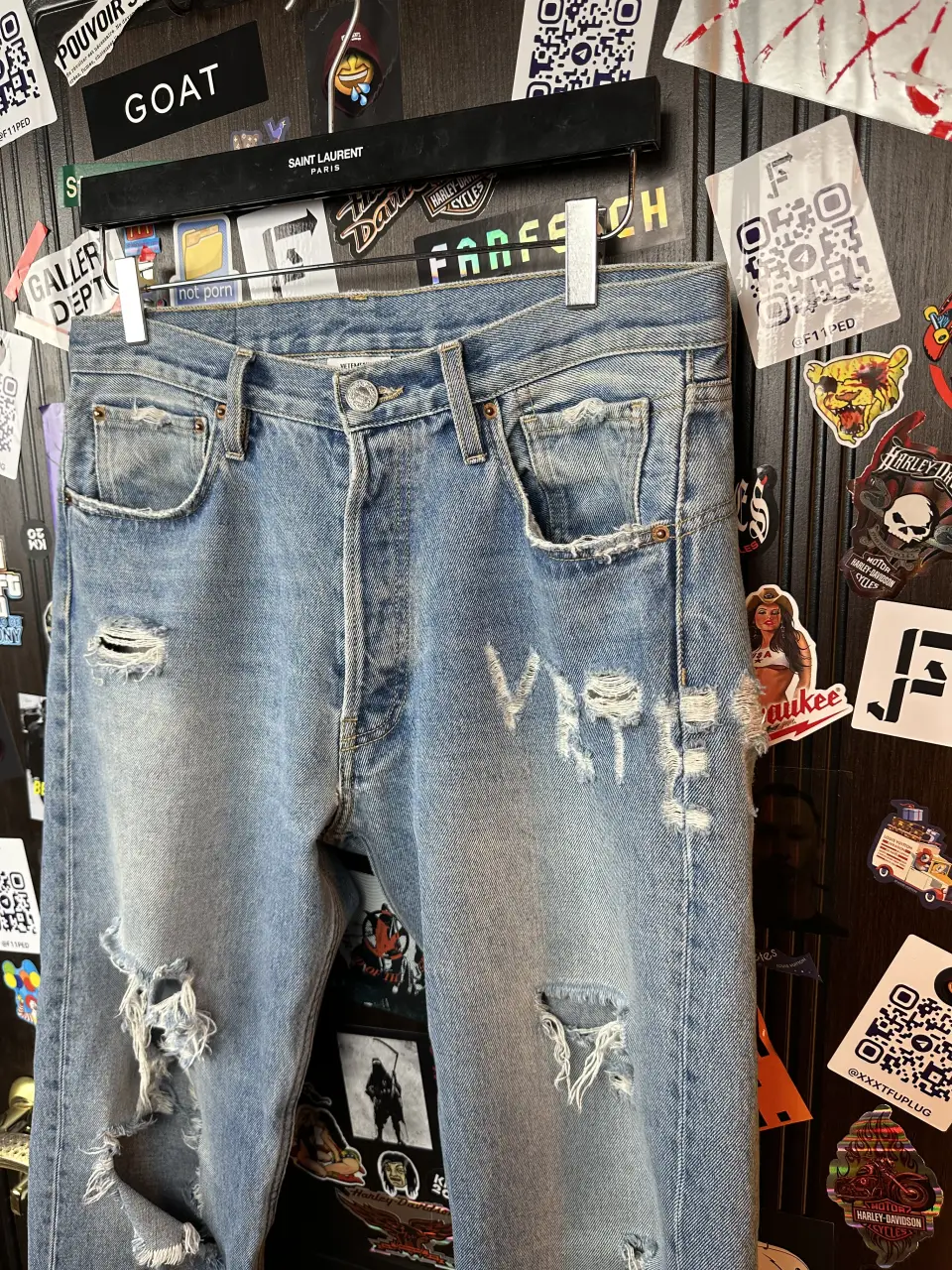 Vetements VETEMENTS FW19 Demna Anarchy Logo Distressed Blue Jeans, detail view 6