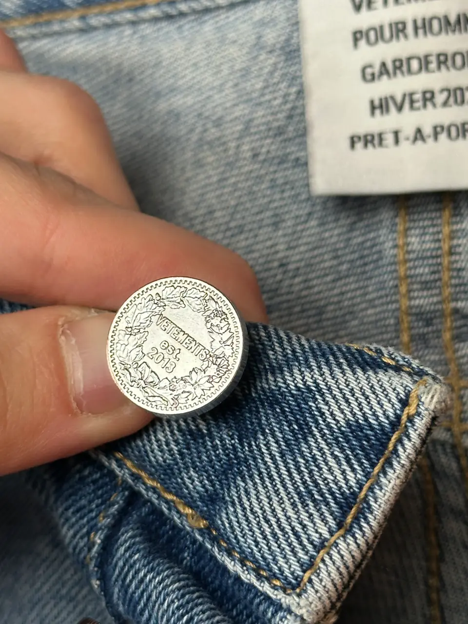 Vetements VETEMENTS FW19 Demna Anarchy Logo Distressed Blue Jeans, detail view 15