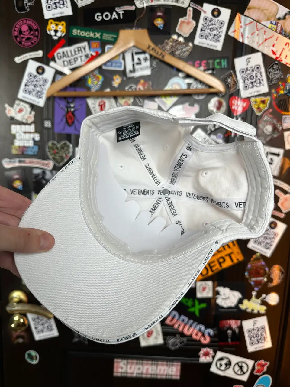 Vetements VETEMENTS NWT AW18 “Genetically Modified” Cap, detail view 12