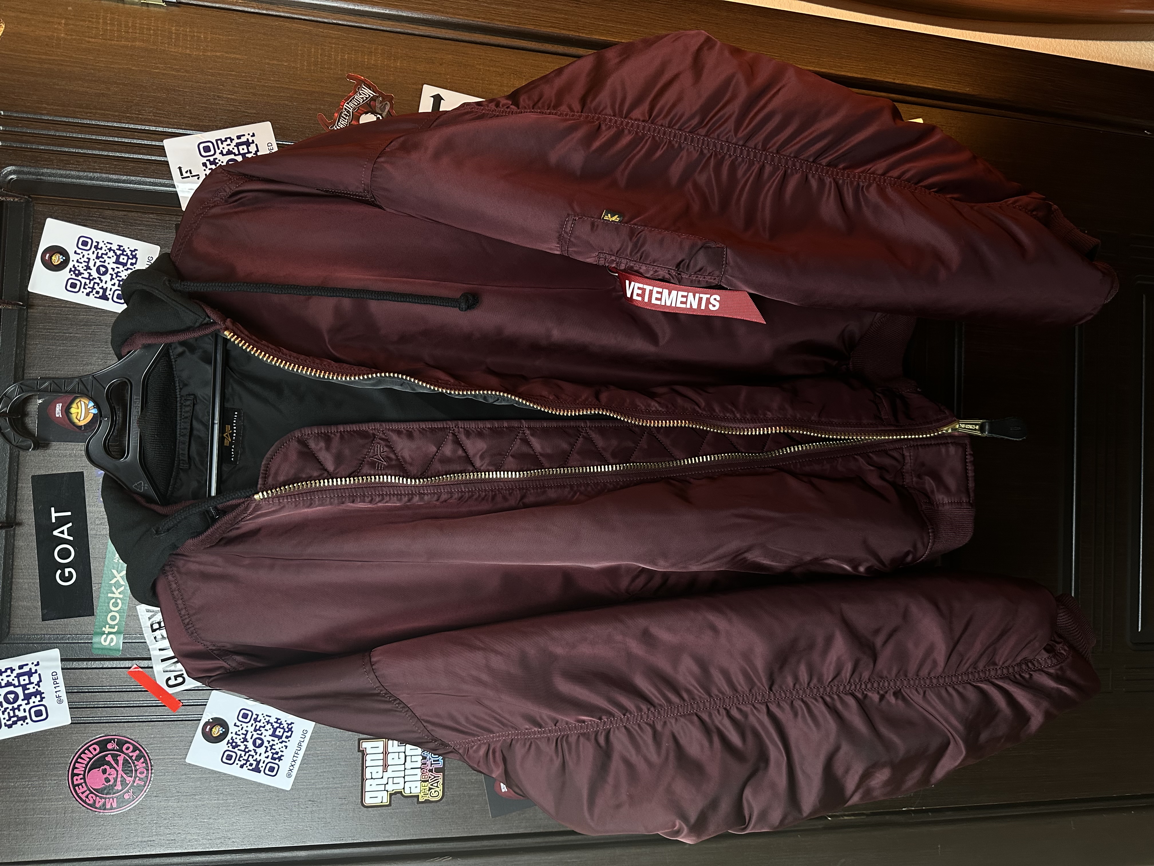 Vetements Burgundy Bomber Emoji XS, detail view 5