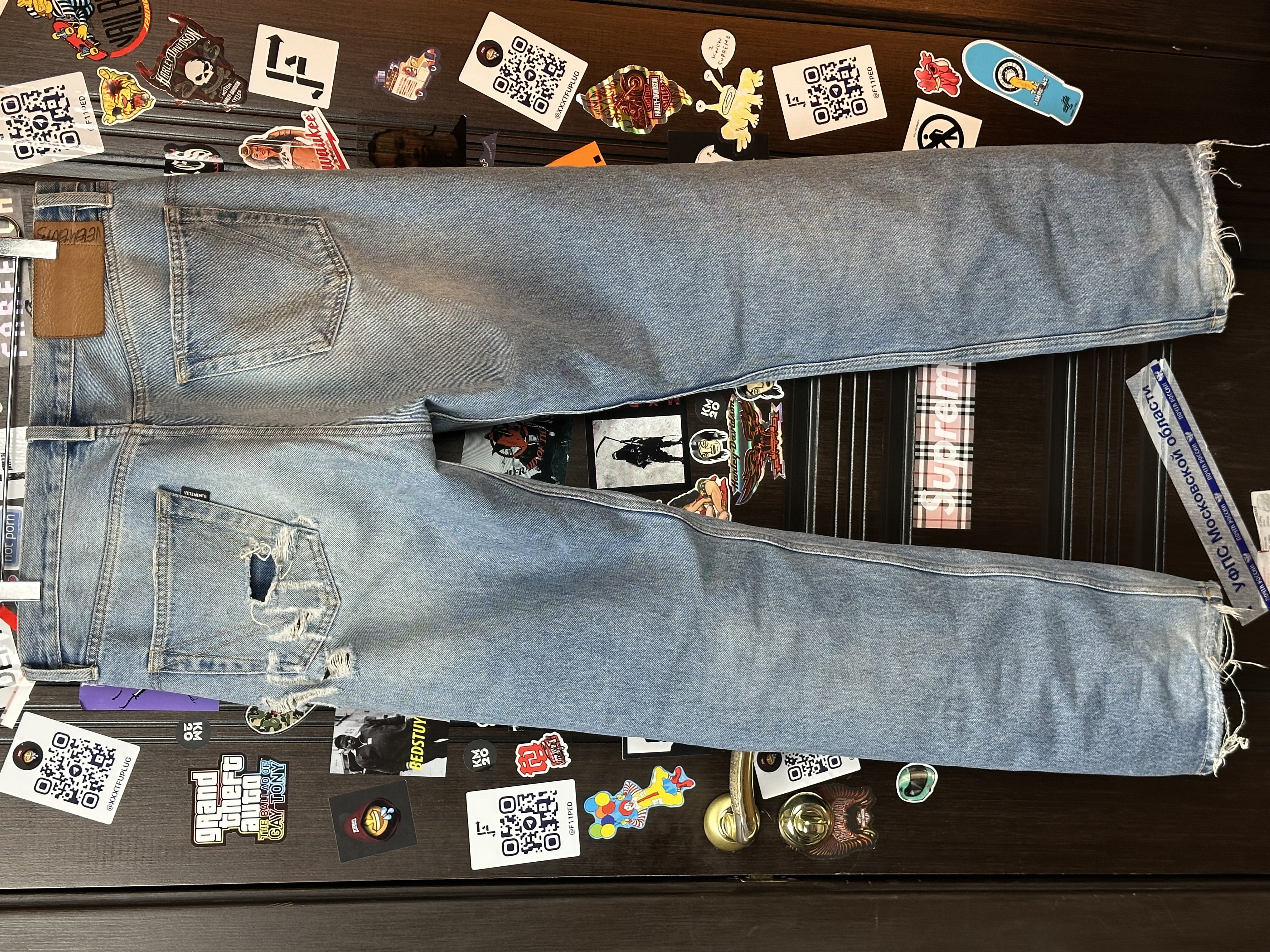 Vetements VETEMENTS FW19 Demna Anarchy Logo Distressed Blue Jeans, detail view 3