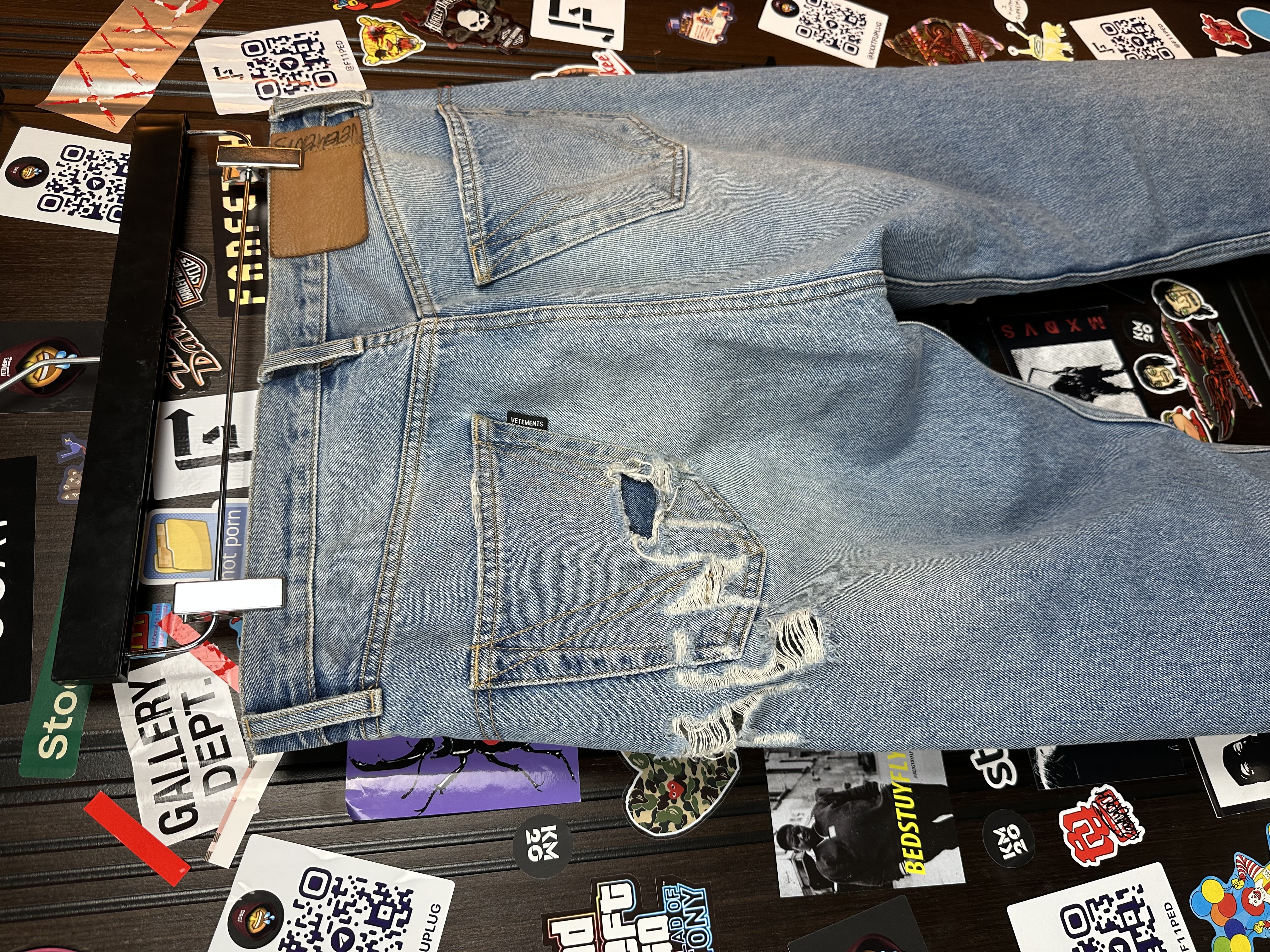 Vetements VETEMENTS FW19 Demna Anarchy Logo Distressed Blue Jeans, detail view 7