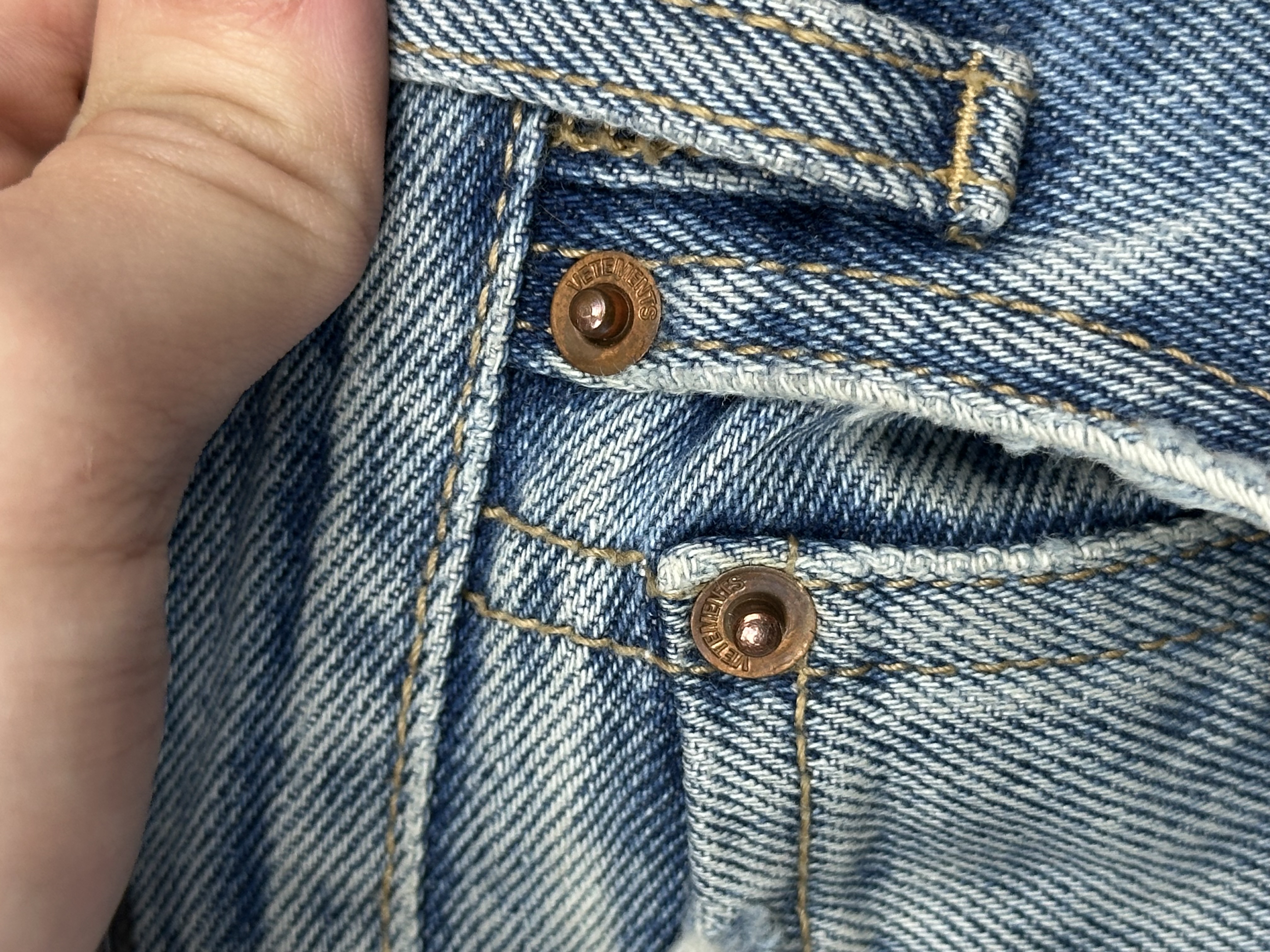 Vetements VETEMENTS FW19 Demna Anarchy Logo Distressed Blue Jeans, detail view 14