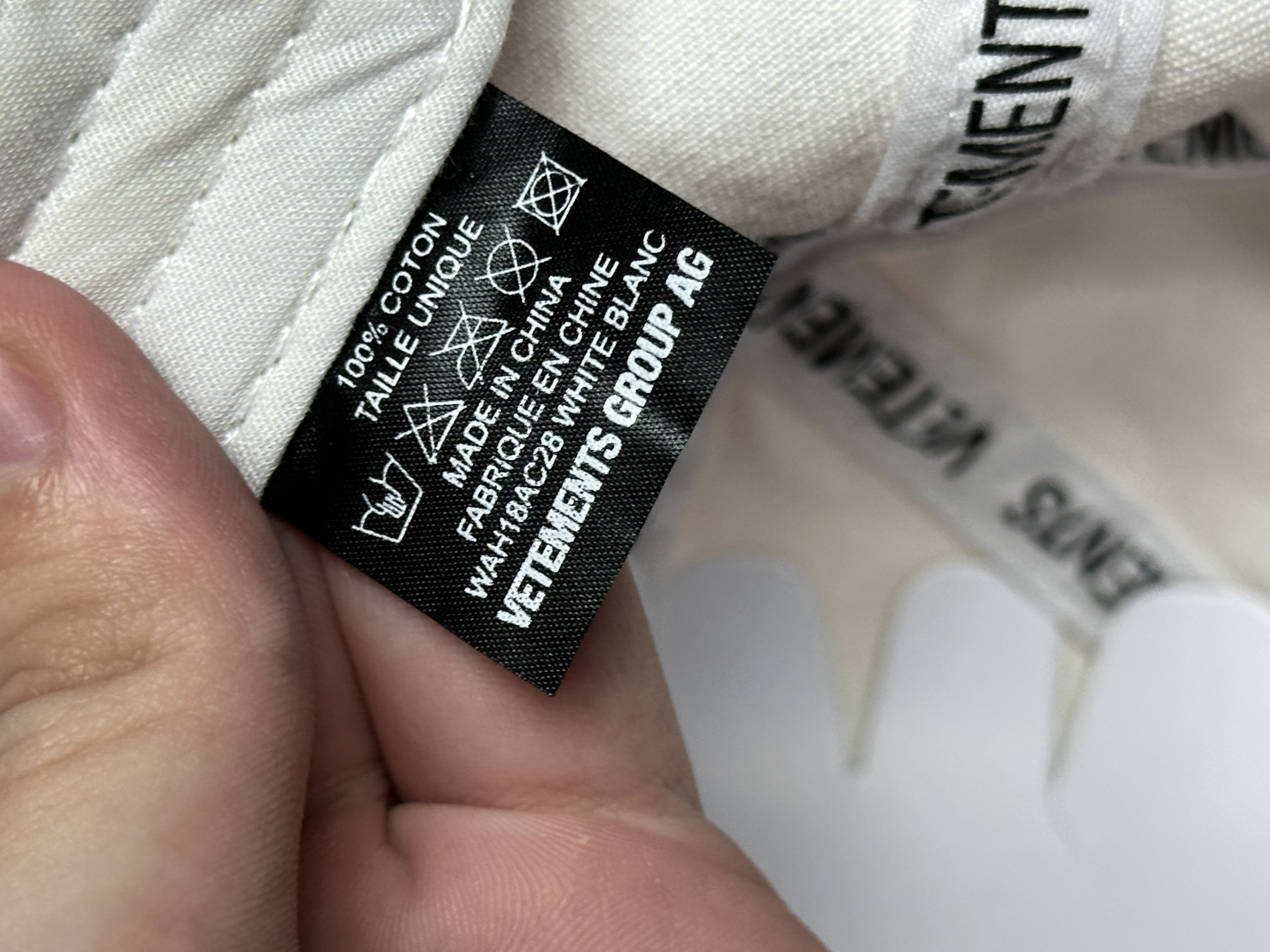 Vetements VETEMENTS NWT AW18 “Genetically Modified” Cap, detail view 13