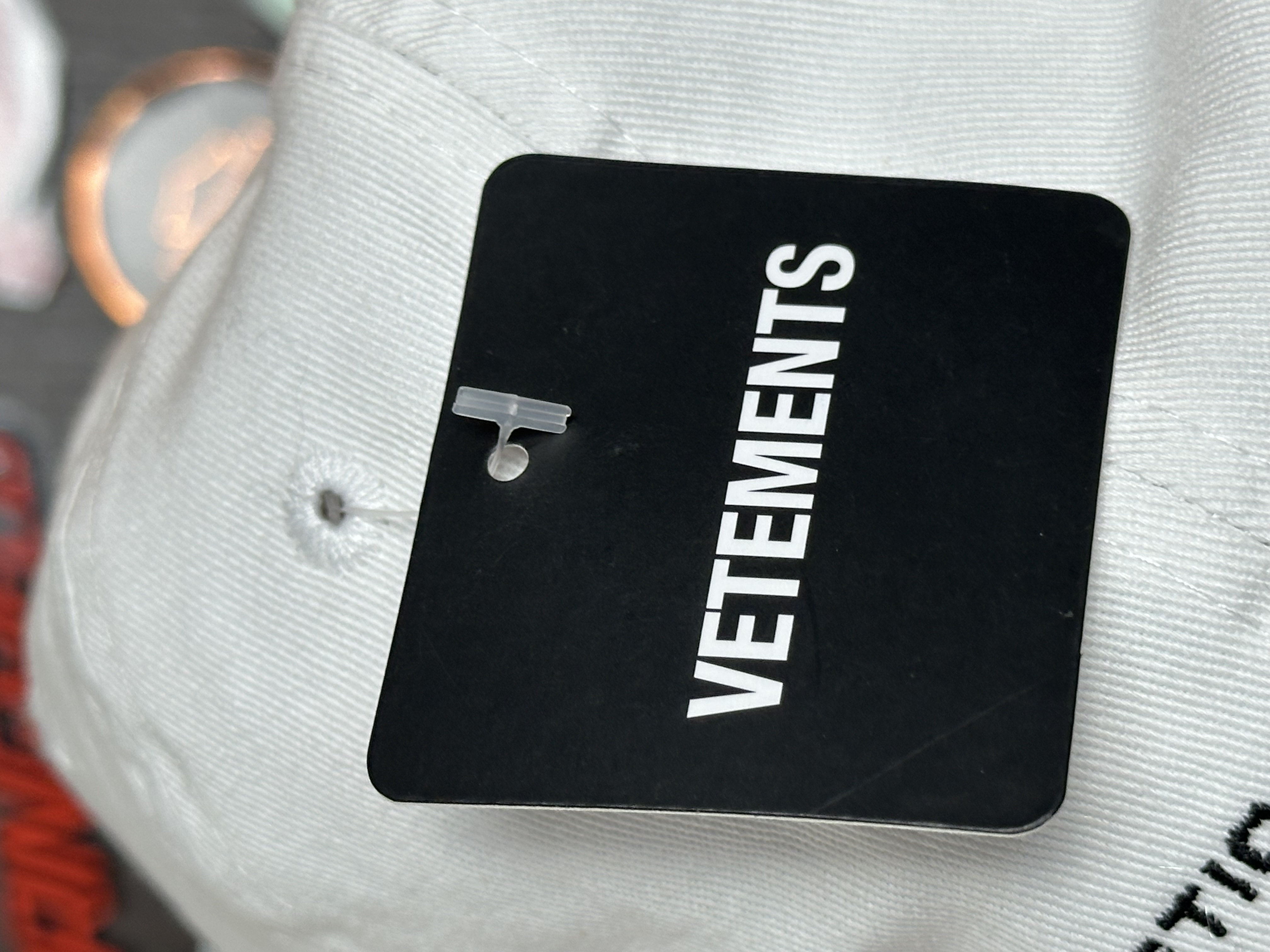 Vetements VETEMENTS NWT AW18 “Genetically Modified” Cap, detail view 15